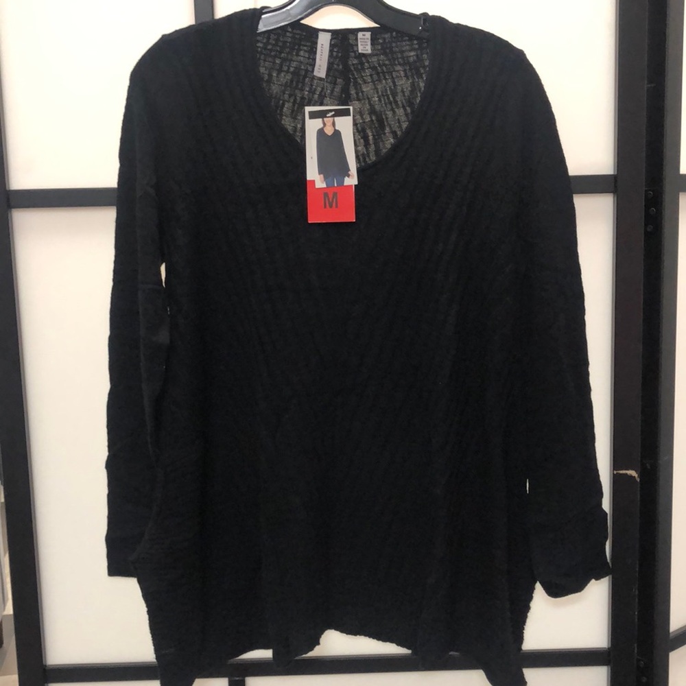 Beatrix women’s black sweater NWT size M